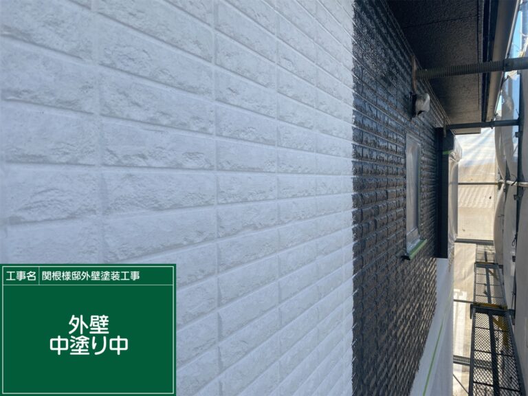 外壁中塗り中