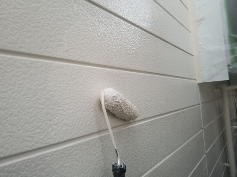 白い壁を塗装