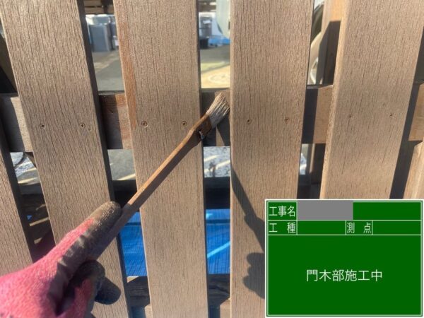 埼玉県狭山市　T様邸　外壁塗装工事　木部の門　プライマー～中塗り～上塗り