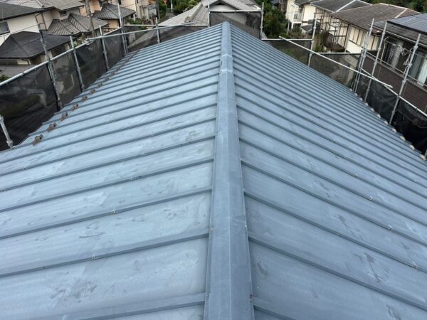 埼玉県狭山市 T様邸 屋根塗装工事 ガルバリウム鋼板 ケレン作業