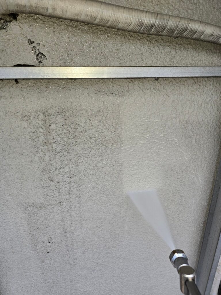 埼玉県狭山市　O様邸　外壁塗装工事　下地処理　高圧洗浄はなぜ必要？