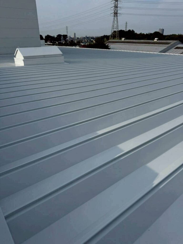 埼玉県入間市　工場　折板屋根塗装工事・KFワールドセラルーフ遮熱