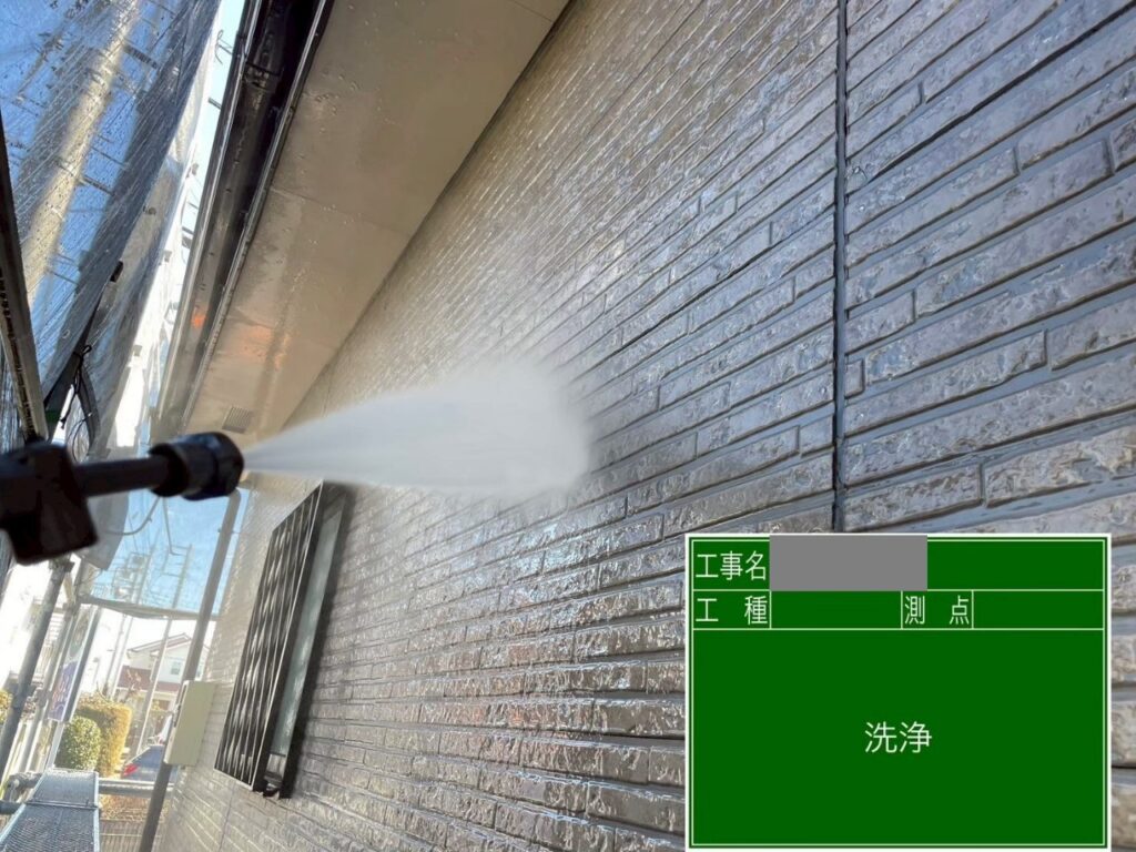 埼玉県狭山市 O様邸 外壁塗装工事 密着性を高めるために高圧洗浄をおこないました!