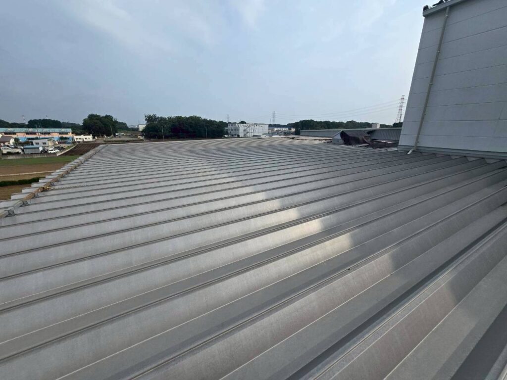 埼玉県入間市　工場　折板屋根塗装工事・KFワールドセラルーフ遮熱