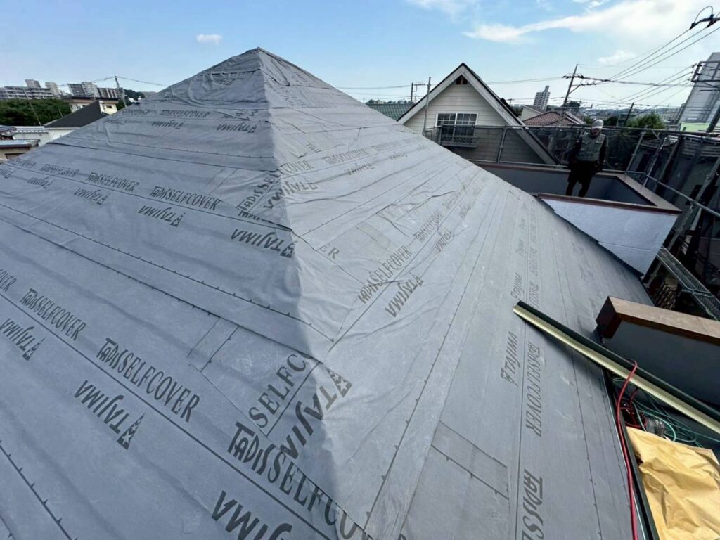 埼玉県入間市　I様邸　屋根リフォーム工事　カバー工法　防水性を高めるためにルーフィングを施工しました！