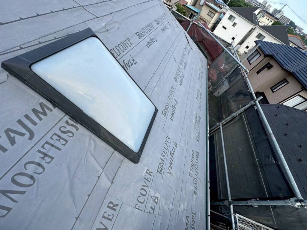 埼玉県入間市　I様邸　屋根リフォーム工事　カバー工法　防水性を高めるためにルーフィングを施工しました！