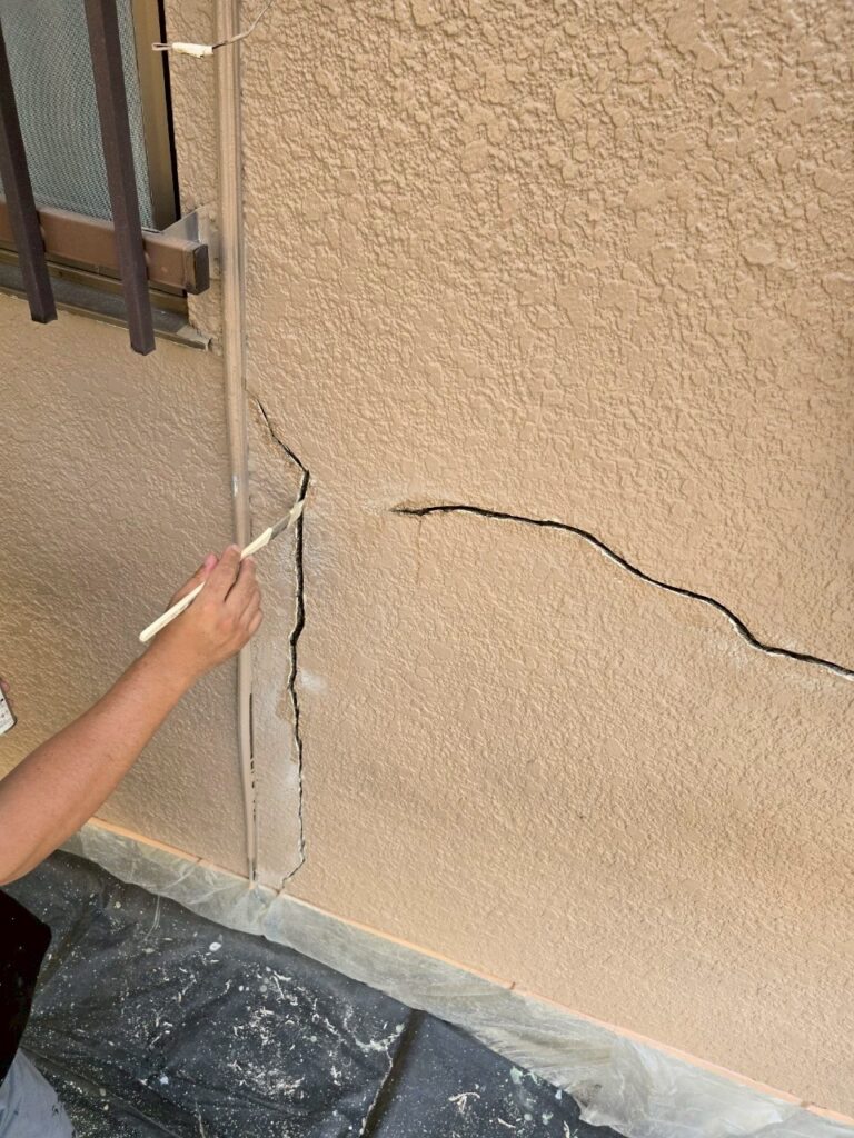 埼玉県入間市 S様邸 外壁塗装工事 構造クラック補修 Uカット工法とは?