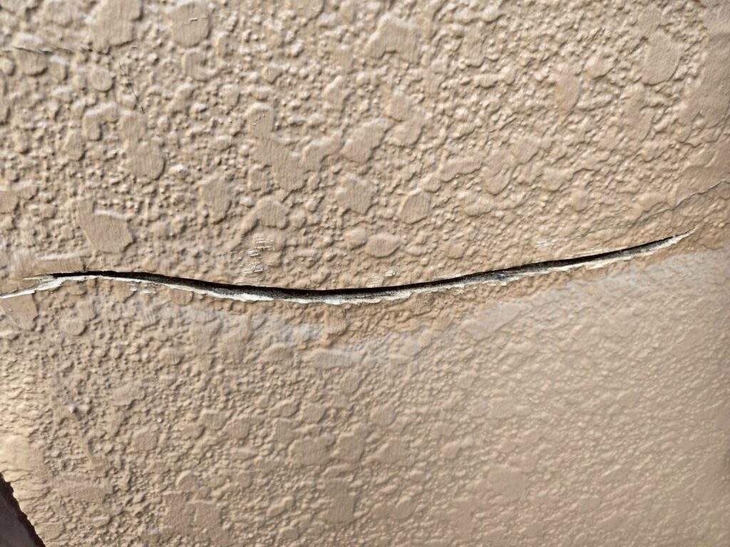 埼玉県入間市 S様邸 外壁塗装工事 構造クラック補修 Uカット工法とは?