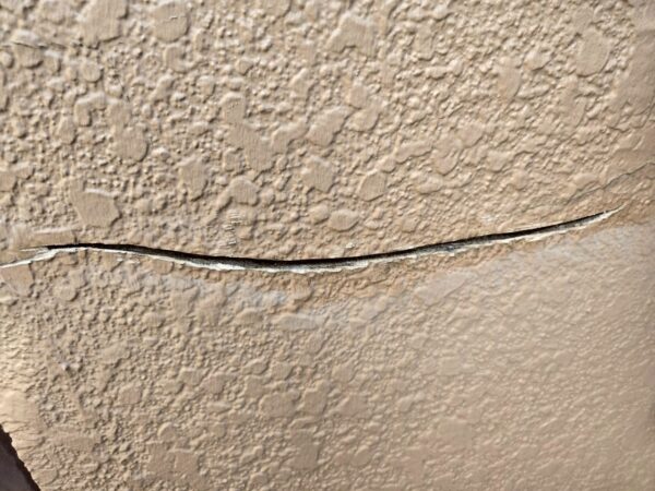 埼玉県入間市 S様邸 外壁塗装工事 構造クラック補修 Uカット工法とは?