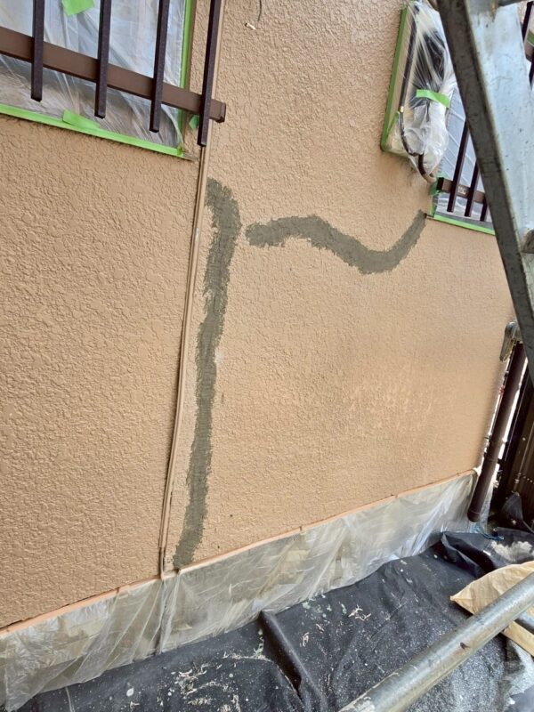 埼玉県入間市 S様邸 外壁塗装工事 ひび割れ補修 構造クラックは放置すると危険?