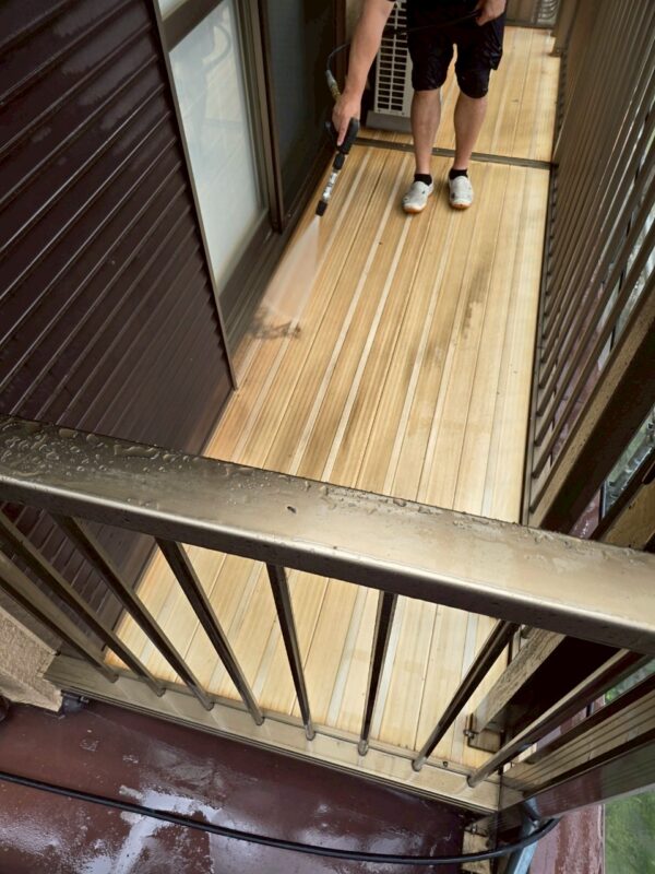 埼玉県入間市　S様邸　外壁塗装工事　足場設置と高圧洗浄で塗装前の準備をおこないました！