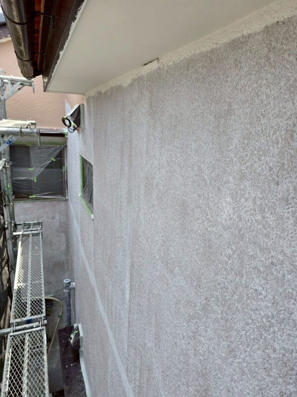 埼玉県入間市　S様邸　外壁塗装工事　密着性を高めるために下塗り塗装をおこないました！