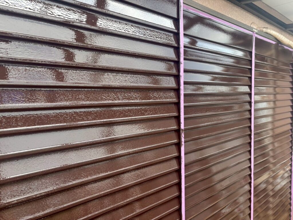 埼玉県入間市　S様邸　付帯部塗装　錆びた雨戸がこんなにきれいに！