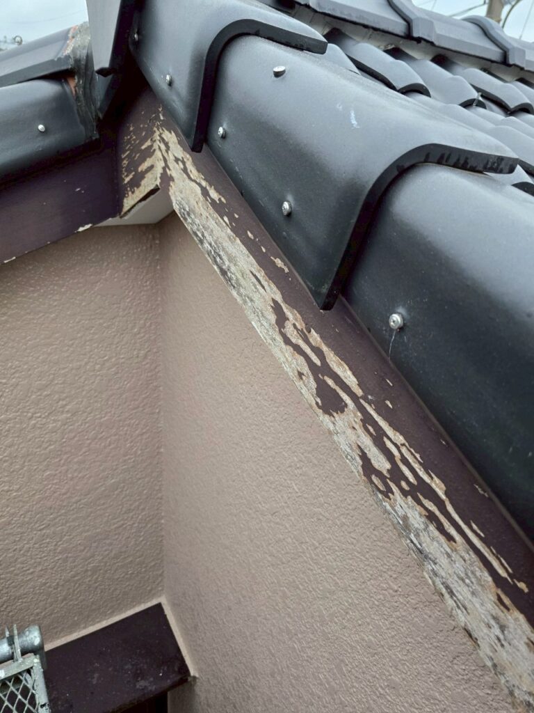 埼玉県入間市　S様邸　外壁塗装工事　付帯部塗装　破風板の役割って何？