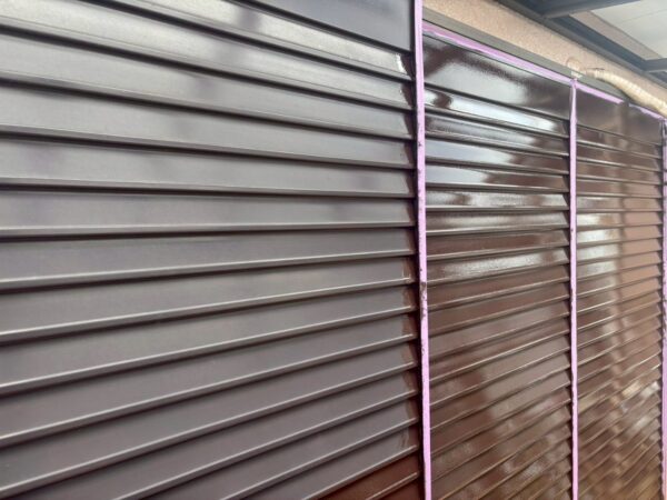 埼玉県入間市　S様邸　付帯部塗装　錆びた雨戸がこんなにきれいに！