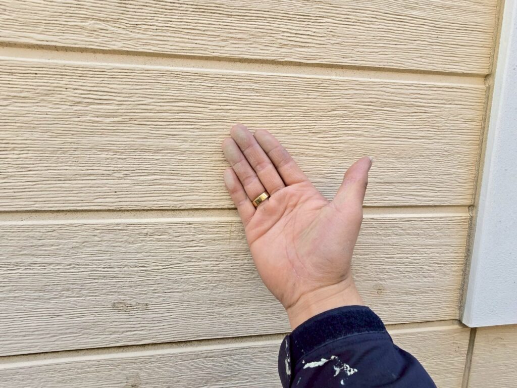 埼玉県狭山市　M様邸　外壁塗装工事　現地調査　チョーキングは危険なサイン？