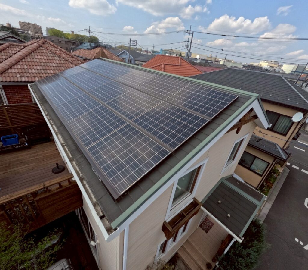 埼玉県狭山市 M様邸 屋根塗装工事 太陽光パネルが設置してある場合は塗装できる?