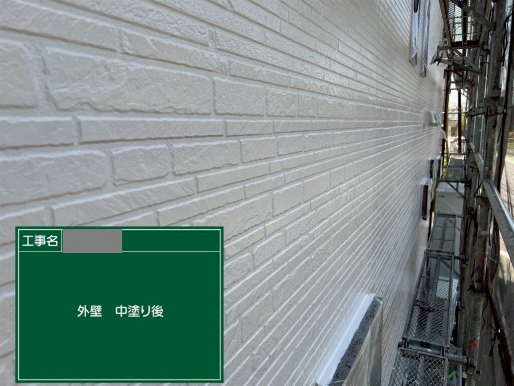 埼玉県入間市 H様邸 外壁塗装工事 中塗りと上塗りで強固で美しい仕上がりに