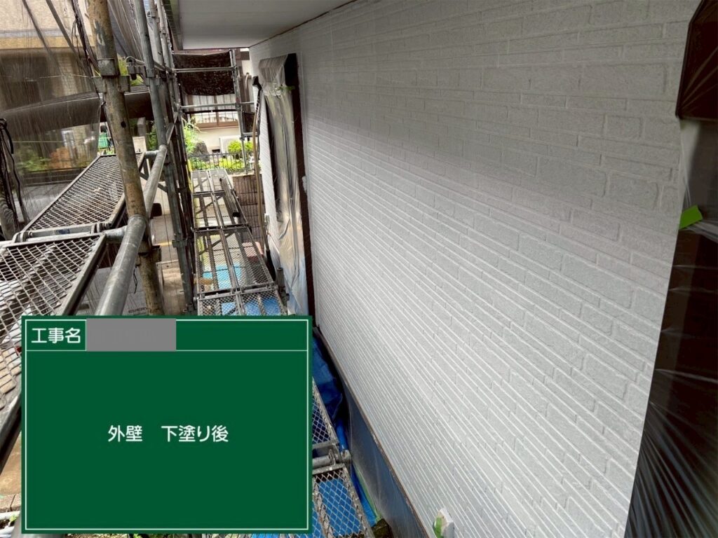 埼玉県入間市 H様邸 外壁塗装工事 密着性向上のために下塗り塗装をおこないました!